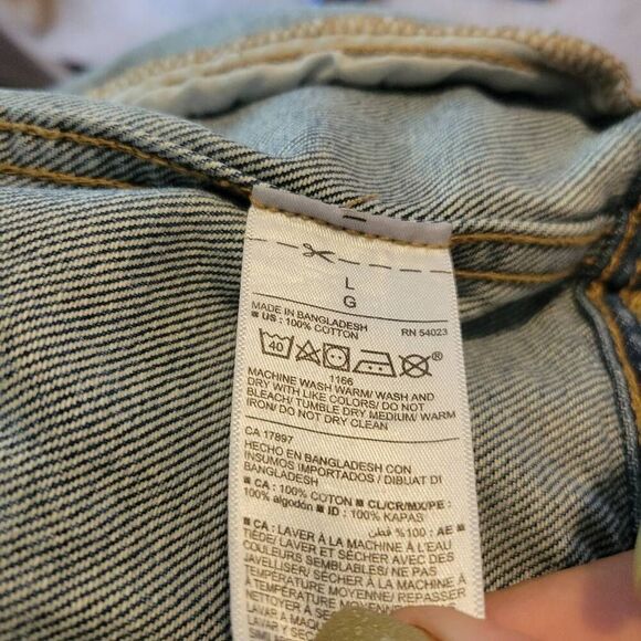 Old Navy Women's Denim Jacket Size Large - Picture 6 of 6